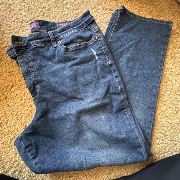 Gloria Vanderbilt Denim - Gloria Vanderbilt Classic Blue Straight Leg Jeans